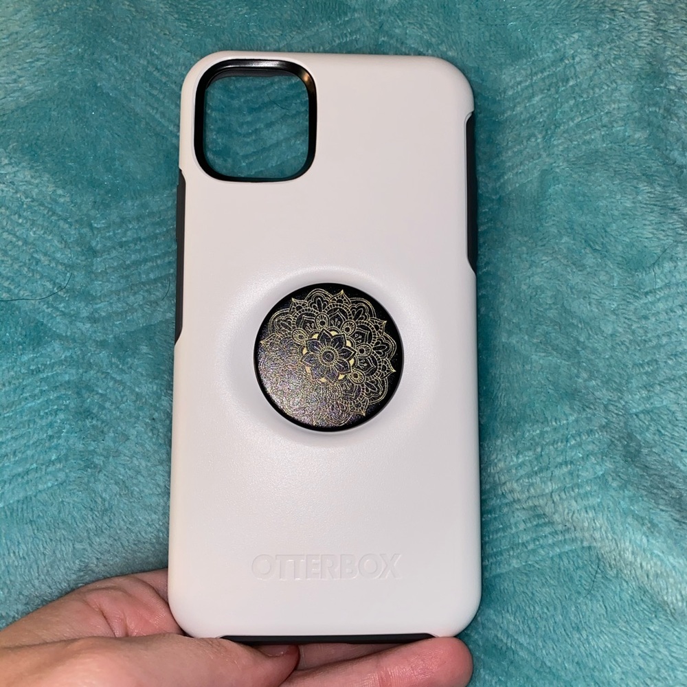 iPhone 11 Pro Max otterbox symmetry with popsocket